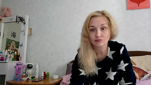 Snapshot of ModelEva chatting on October 4, 8:27 am ModelEva online show from October 4, 8:27 am