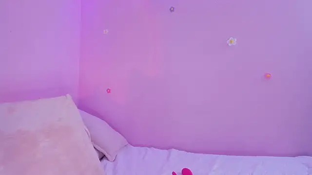 Snapshot of bella_adams_ chatting on February 6, 11:58 pm bella adams online show from February 6, 11:58 pm