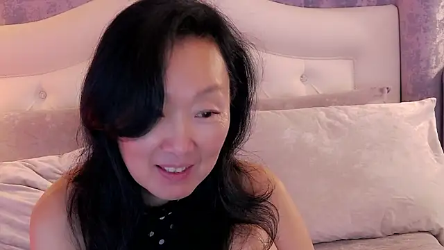 Snapshot of Asian_legs chatting on July 17, 10:23 am Asian legs online show from July 17, 10:23 am