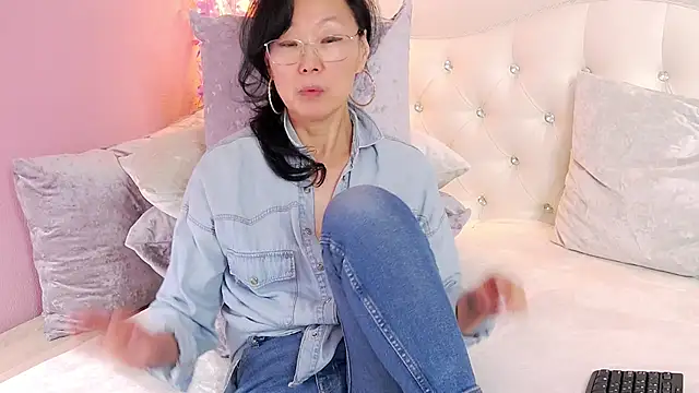 Asian legs online show from May 4, 10:18 am