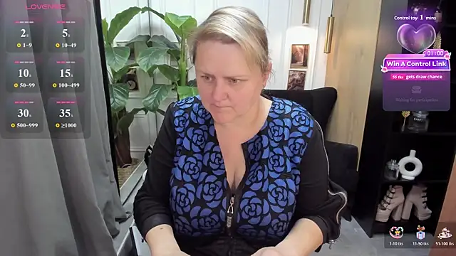 ScarlettSoft online show from June 19, 5:46 am