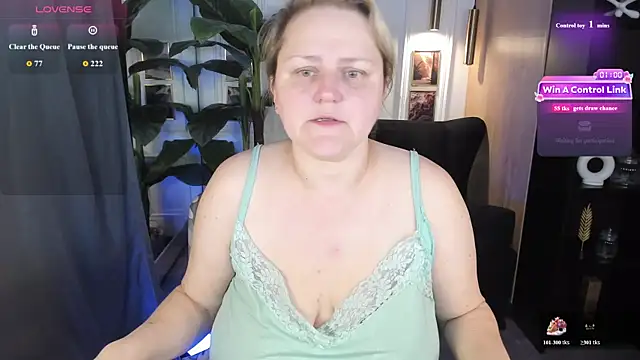 ScarlettSoft online show from May 16, 5:39 am