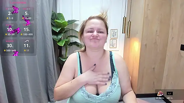 Snapshot of ScarlettSoft chatting on October 5, 5:20 am ScarlettSoft online show from October 5, 5:20 am