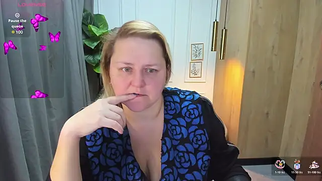 Snapshot of ScarlettSoft chatting on October 21, 5:29 am ScarlettSoft online show from October 21, 5:29 am