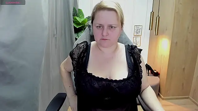 Snapshot of ScarlettSoft chatting on March 3, 9:13 am ScarlettSoft online show from March 3, 9:13 am