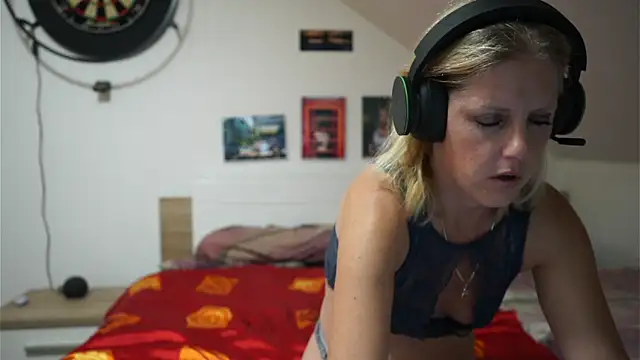 Moistdevil online show from October 12, 3:13 pm