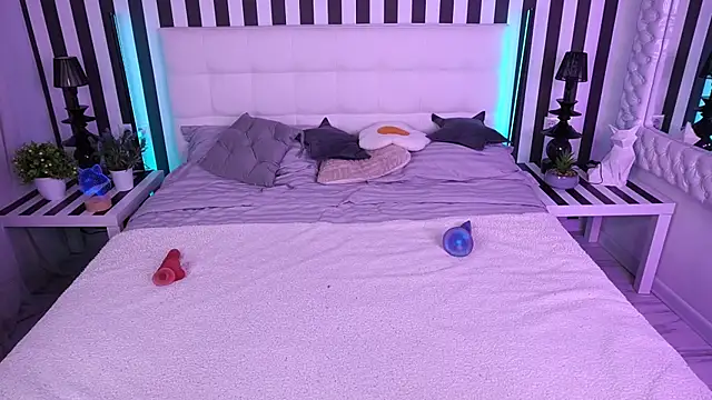 LittleShyy online show from April 5, 12:56 pm