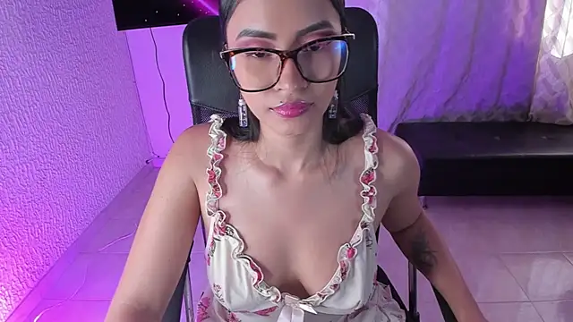 Snapshot of PaulinaBelushi chatting on May 26, 9:02 pm PaulinaBelushi online show from May 26, 9:02 pm