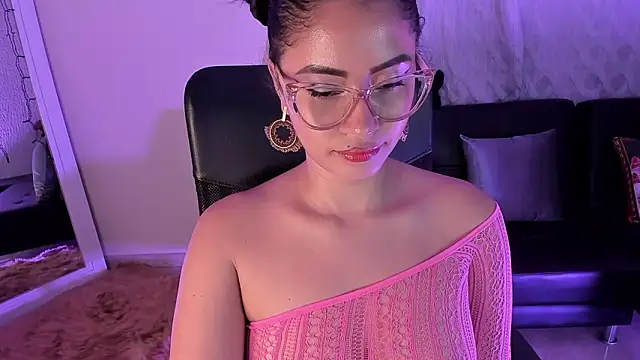 PaulinaBelushi online show from December 21, 1:15 am