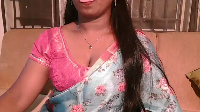 Snapshot of Dhiyapink chatting on February 6, 4:36 pm Dhiyapink online show from February 6, 4:36 pm