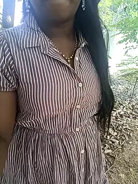 Snapshot of Dhiyapink chatting on November 5, 4:04 am Dhiyapink online show from November 5, 4:04 am