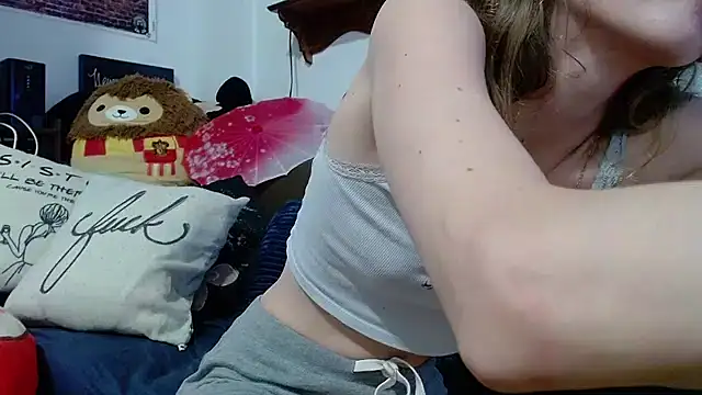 Snapshot of Candy-apple chatting on October 24, 6:01 am Candy-apple online show from October 24, 6:01 am