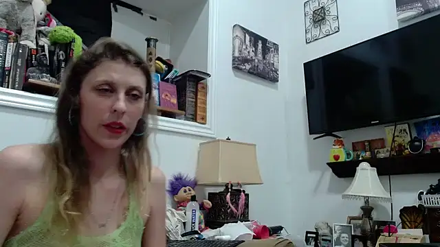 Snapshot of Candy-apple chatting on October 30, 1:15 am Candy-apple online show from October 30, 1:15 am