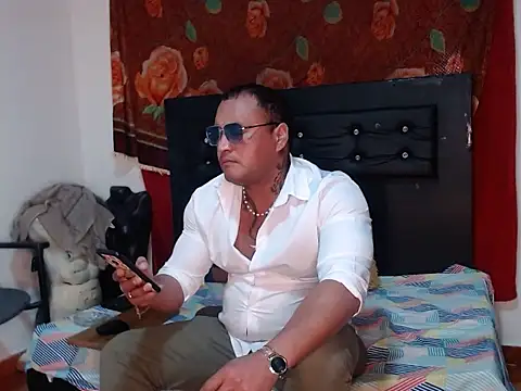 Snapshot of hardrock982 chatting on November 27, 1:55 pm hardrock982 online show from November 27, 1:55 pm