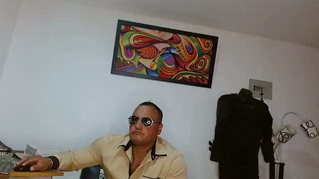 Snapshot of hardrock982 chatting on June 19, 1:17 pm hardrock982 online show from June 19, 1:17 pm