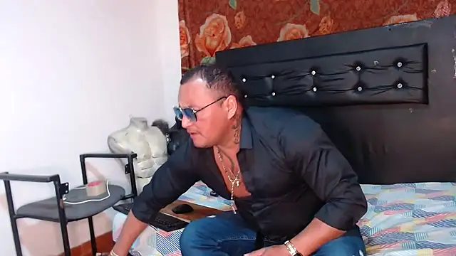 Snapshot of hardrock982 chatting on November 20, 2:07 pm hardrock982 online show from November 20, 2:07 pm