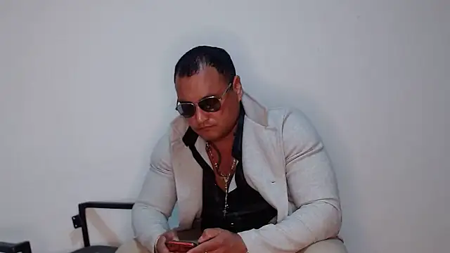 Snapshot of hardrock982 chatting on October 25, 2:28 pm hardrock982 online show from October 25, 2:28 pm