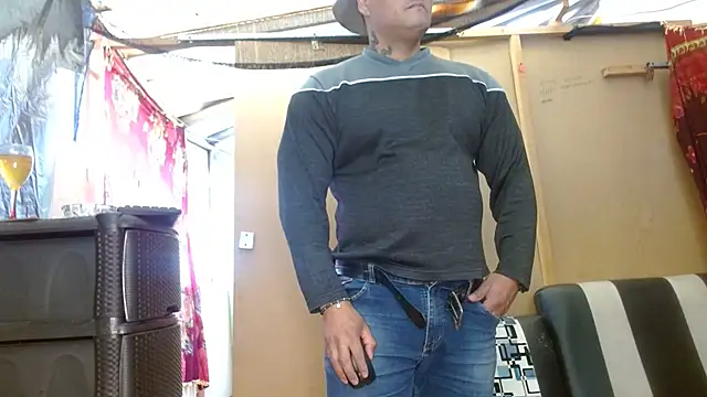 Snapshot of hardrock982 chatting on February 5, 1:22 pm hardrock982 online show from February 5, 1:22 pm