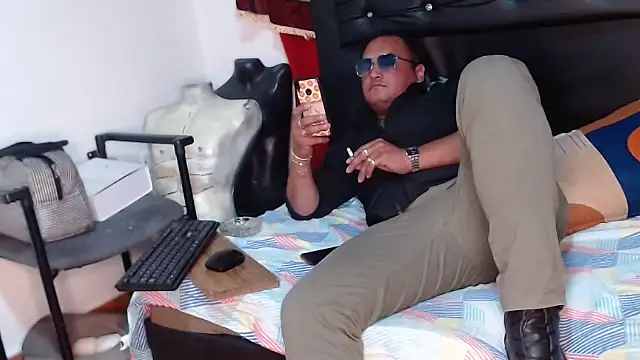 Snapshot of hardrock982 chatting on December 5, 2:15 pm hardrock982 online show from December 5, 2:15 pm