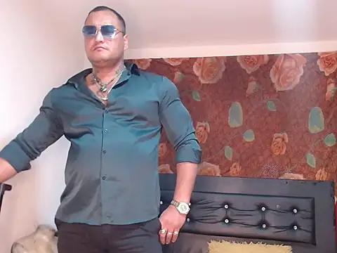 Snapshot of hardrock982 chatting on November 15, 2:10 pm hardrock982 online show from November 15, 2:10 pm