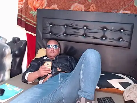 Snapshot of hardrock982 chatting on December 16, 2:54 pm hardrock982 online show from December 16, 2:54 pm