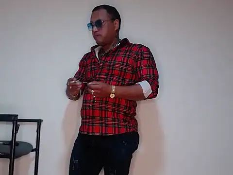 Snapshot of hardrock982 chatting on November 26, 1:11 pm hardrock982 online show from November 26, 1:11 pm