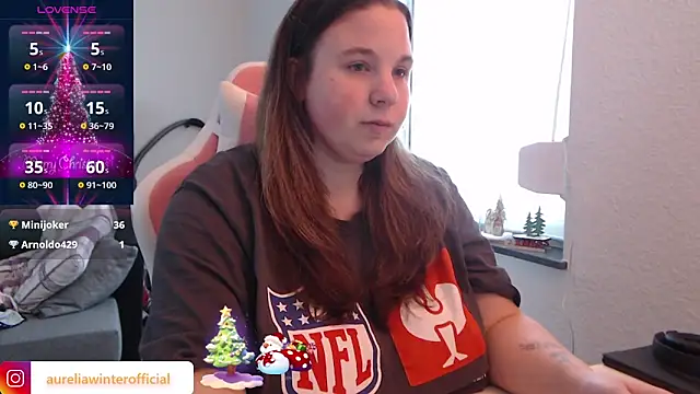 Snapshot of AureliaWinter chatting on December 10, 10:28 am AureliaWinter online show from December 10, 10:28 am