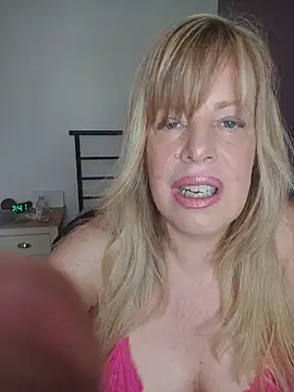 Snapshot of msjuicylucy1982 chatting on May 23, 1:43 pm msjuicylucy1982 online show from May 23, 1:43 pm