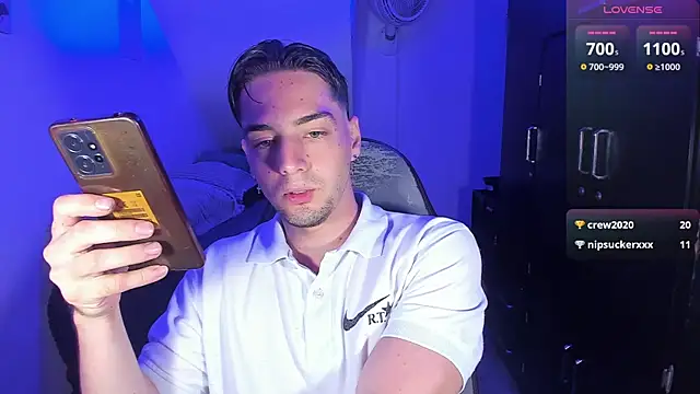 Snapshot of Alex_smith00 chatting on October 2, 11:52 pm Alex smith00 online show from October 2, 11:52 pm