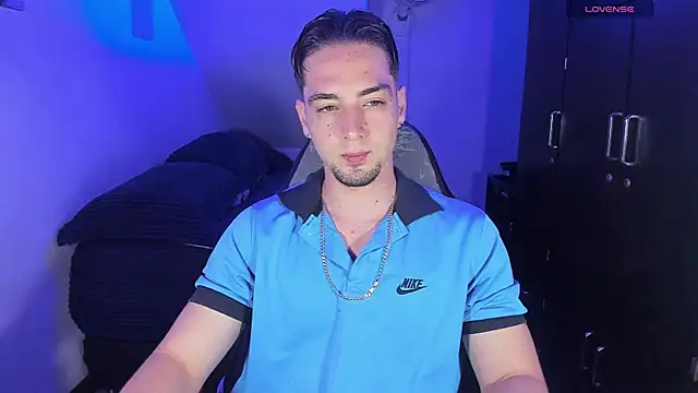 Snapshot of Alex_smith00 chatting on October 7, 11:39 pm Alex smith00 online show from October 7, 11:39 pm