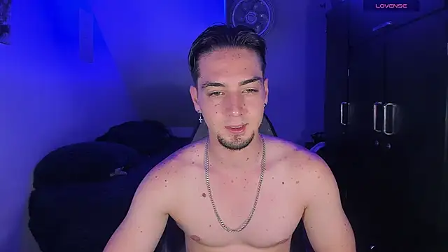 Snapshot of Alex_smith00 chatting on October 15, 10:40 pm Alex smith00 online show from October 15, 10:40 pm