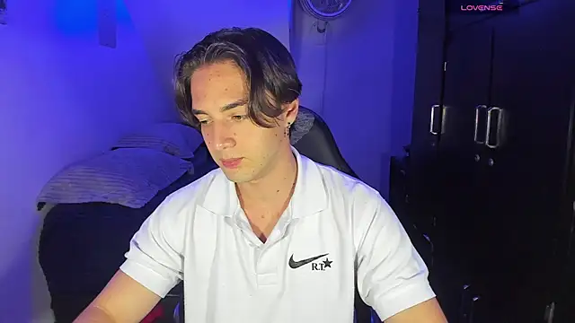 Snapshot of Alex_smith00 chatting on September 14, 1:50 am Alex smith00 online show from September 14, 1:50 am