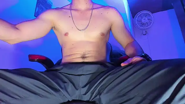 Alex smith00 online show from December 1, 8:42 pm