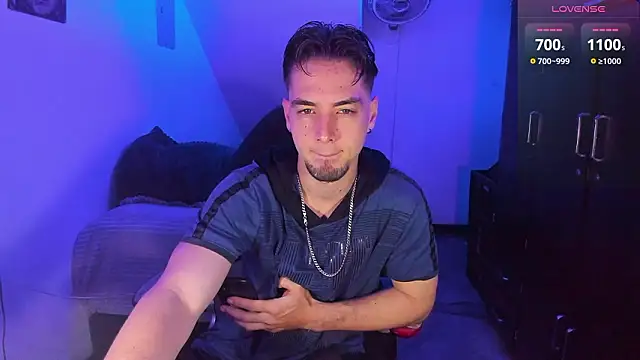 Alex smith00 online show from March 1, 5:13 pm