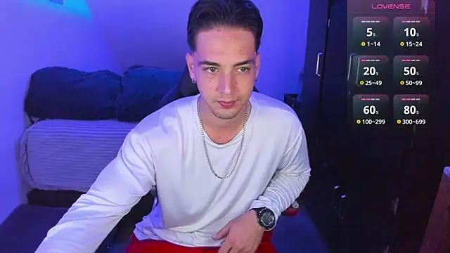 Snapshot of Alex_smith00 chatting on February 19, 1:18 am Alex smith00 online show from February 19, 1:18 am