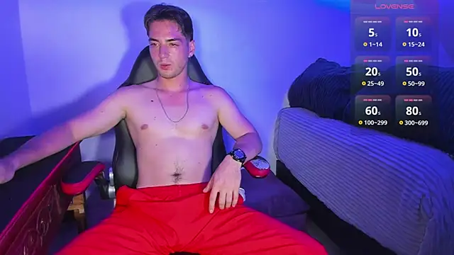 Snapshot of Alex_smith00 chatting on February 27, 4:35 am Alex smith00 online show from February 27, 4:35 am