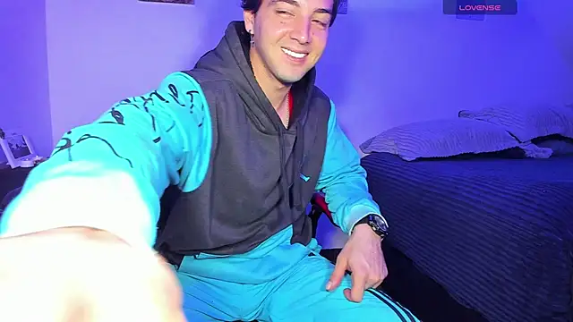 Snapshot of Alex_smith00 chatting on September 18, 2:03 am Alex smith00 online show from September 18, 2:03 am