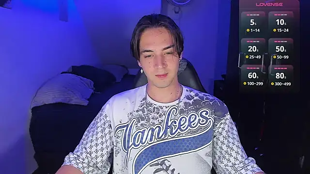 Snapshot of Alex_smith00 chatting on September 20, 11:21 pm Alex smith00 online show from September 20, 11:21 pm