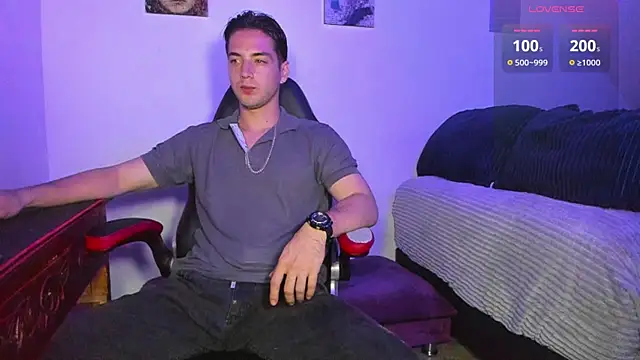 Snapshot of Alex_smith00 chatting on March 16, 1:49 am Alex smith00 online show from March 16, 1:49 am