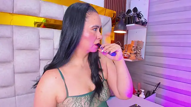 bigass monic online show from April 10, 3:02 am