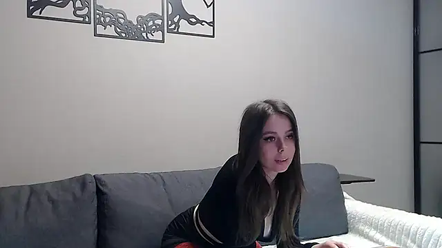 Melanie Scott Richerds online show from February 4, 2:07 am