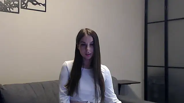 Melanie Scott Richerds online show from September 28, 9:00 pm