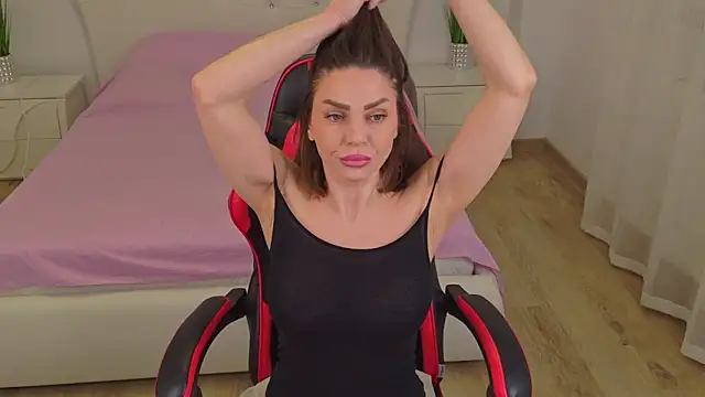 itsmekarina online show from March 28, 11:00 am