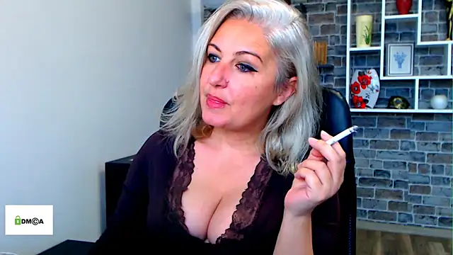 Snapshot of angel_devil_milf chatting on February 17, 12:24 pm angel devil milf online show from February 17, 12:24 pm