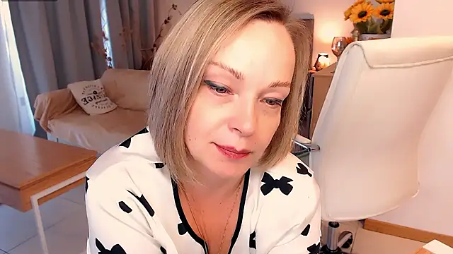 Tilly Eliot online show from March 15, 8:16 pm