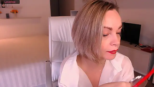 Tilly Eliot online show from October 28, 7:57 pm