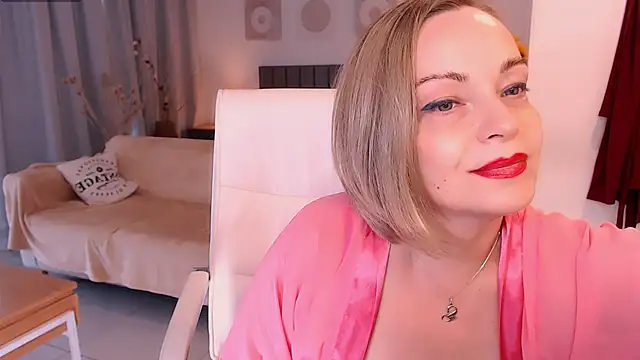 Snapshot of Tilly_Eliot chatting on December 15, 6:25 pm Tilly Eliot online show from December 15, 6:25 pm