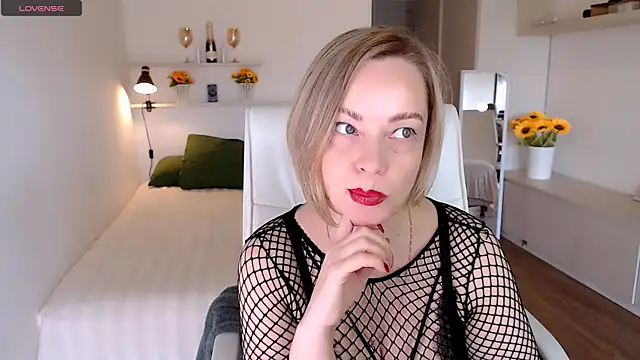 Tilly Eliot online show from September 16, 7:59 pm