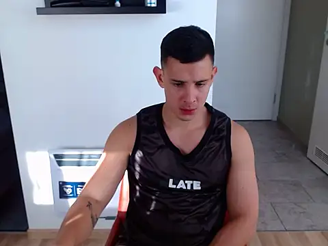 isaacgomez21 online show from February 12, 10:35 am