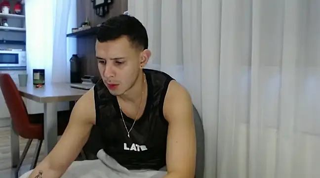 isaacgomez21 online show from February 5, 6:56 am